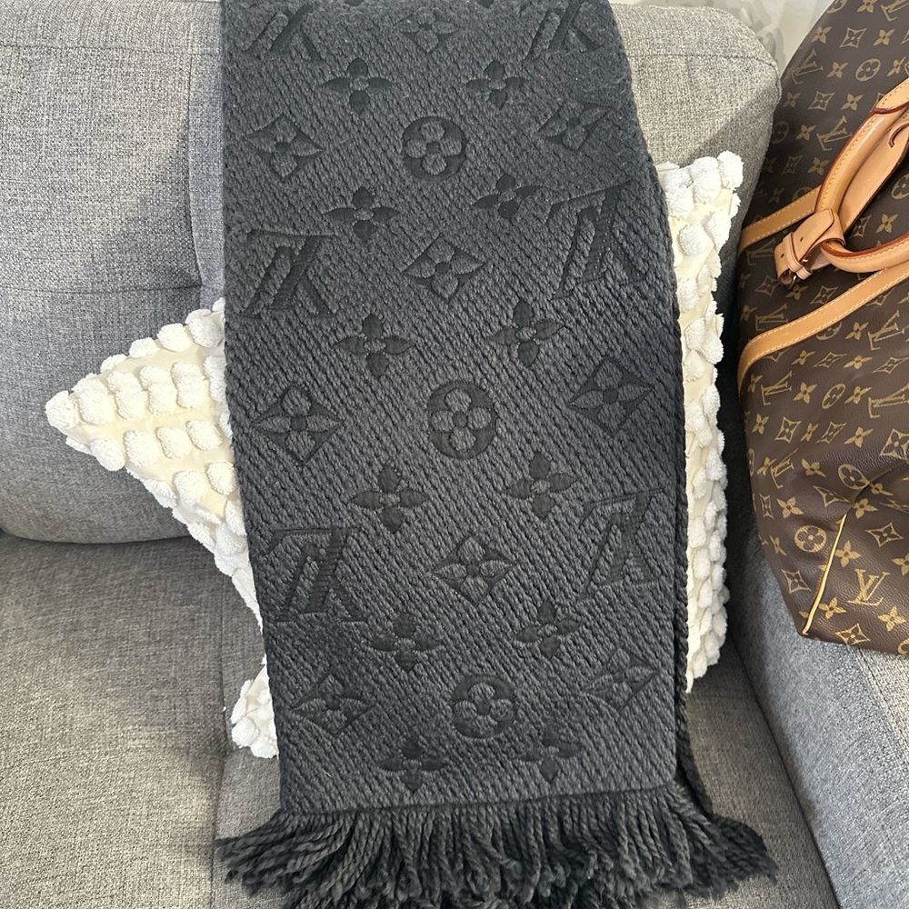 Louis Vuitton LOGOMANIA Charcoal Monogram Fringe Scarf